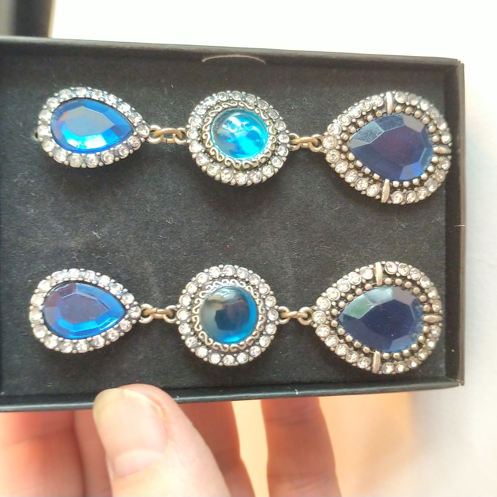 Earrings and necklace set